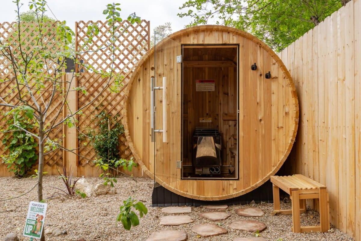 Serene Oasis Sauna And Cinema 파소 로블레스 외부 사진