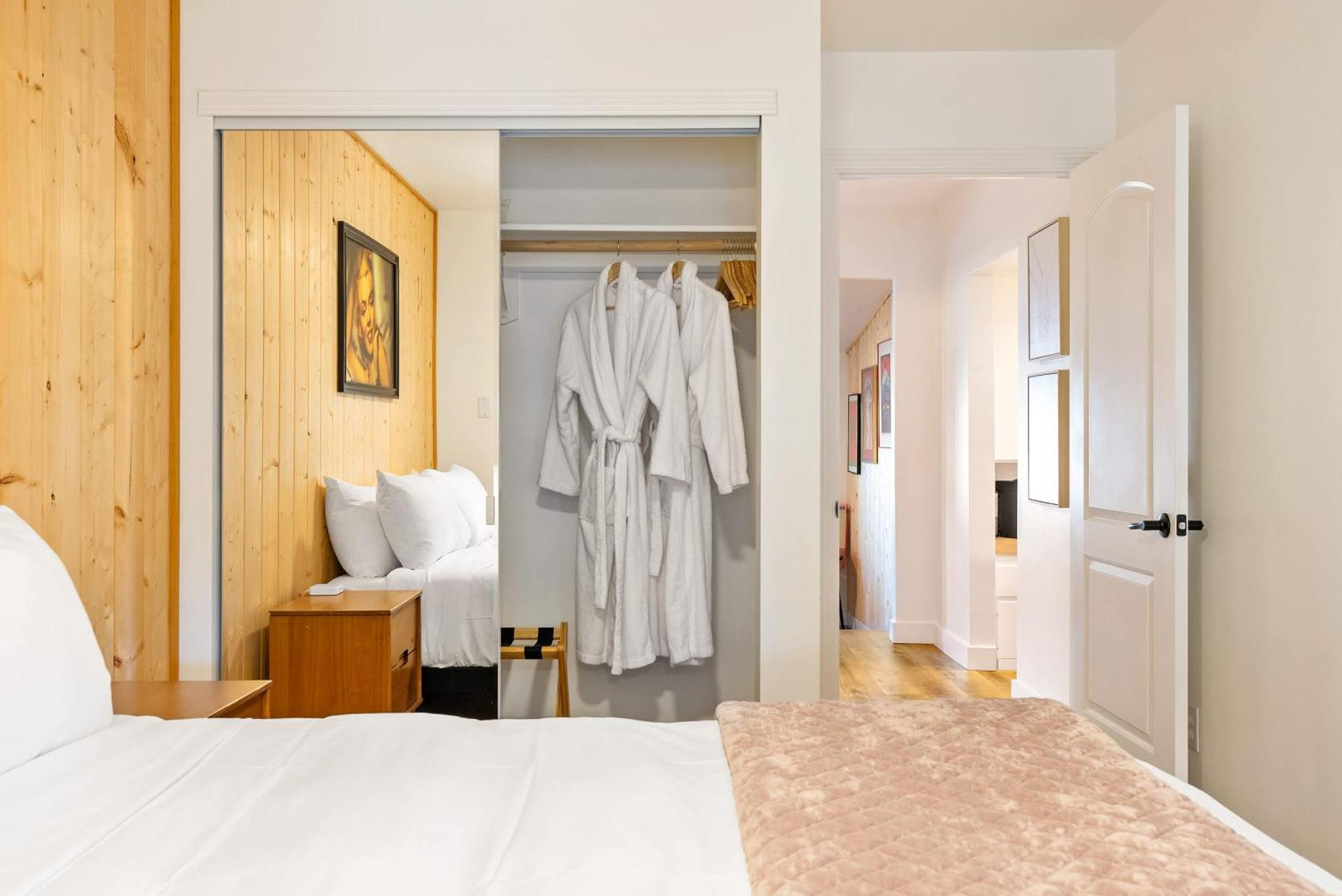 Serene Oasis Sauna And Cinema 파소 로블레스 외부 사진